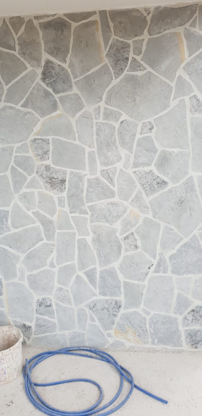 Detalj nepravilnih oblika plavog kamena