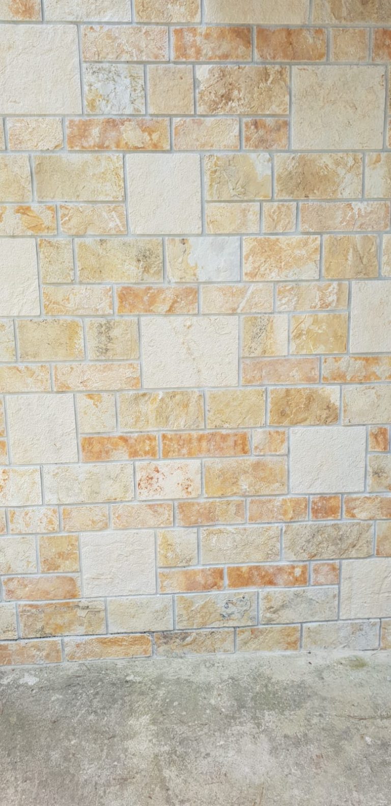 Detalj zida od pilanih kamenih ploča