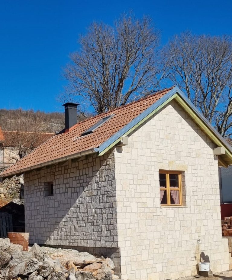 Kamena kuća s rustikalnom fasadom