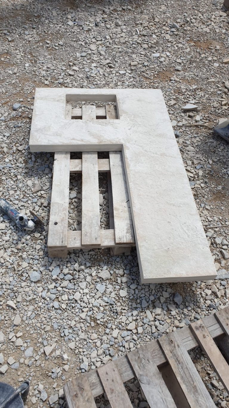 Kamena ploča s otvorom izrađena po mjeri