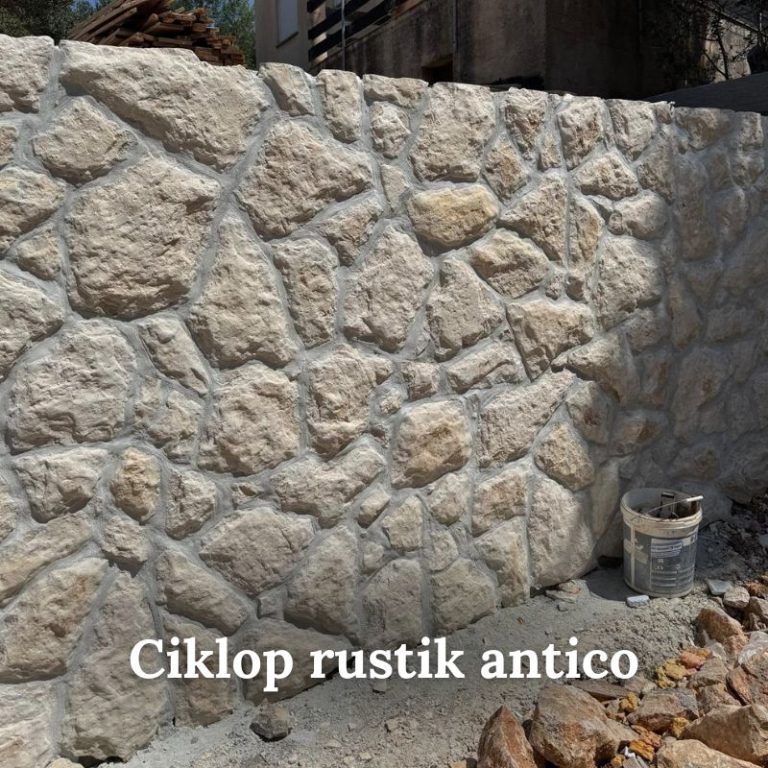 Rustikalni kamen ciklop rustic antico na dvorišnom zidu