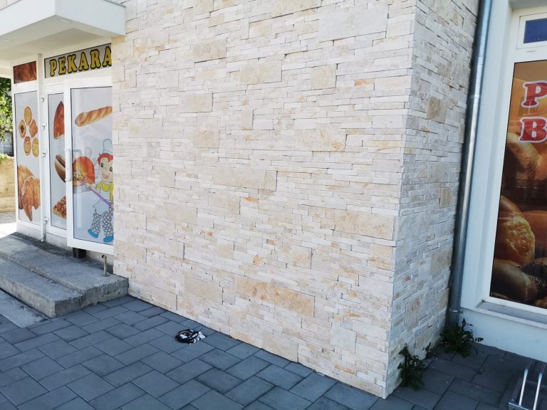 Vanjski zid obložen pilanom pločom antico